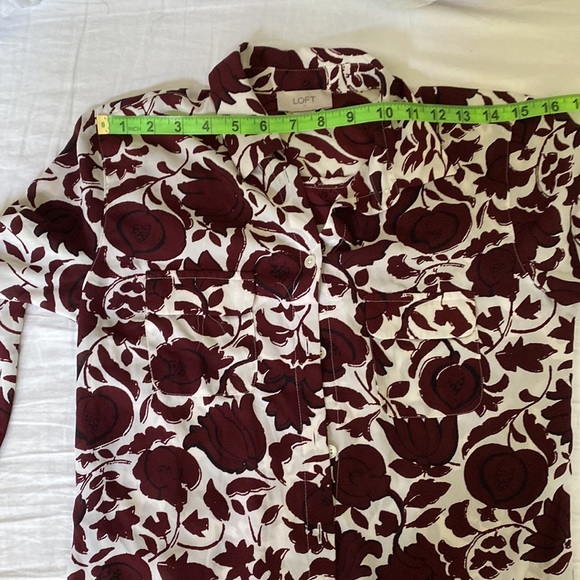 Ann Taylor Loft woman’s button down blouse size XS - Picture 7 of 8